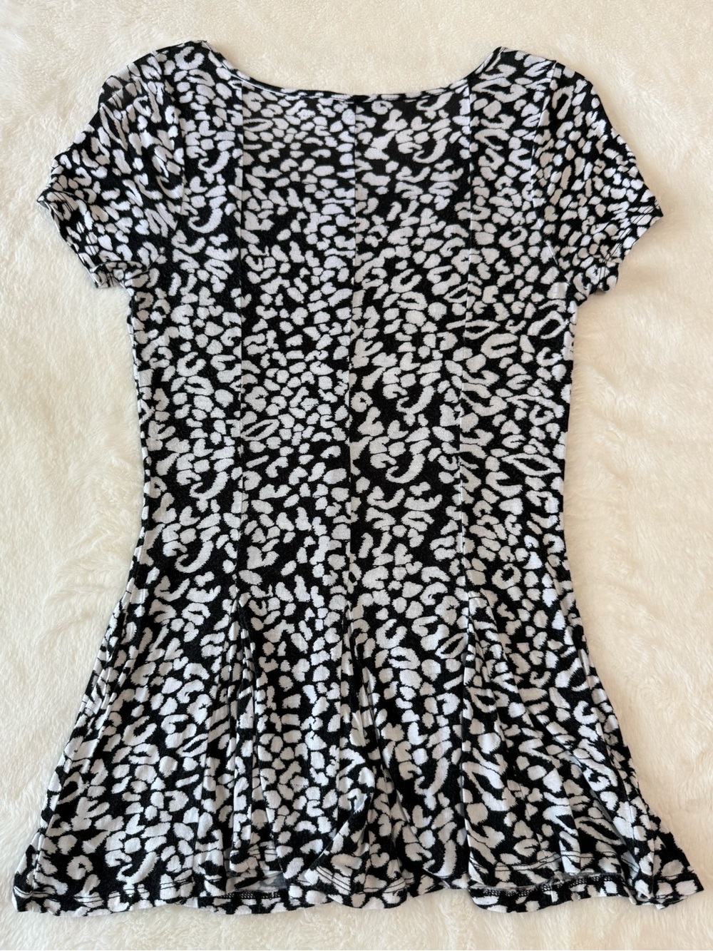 GUESS Black White Animal Print Peplum Top Size Small Stretch Scoop Neck - Picture 3 of 5